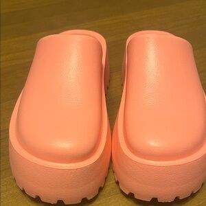 BEACH by Matisse Pink Women's Slip-On Clogs in Size 8